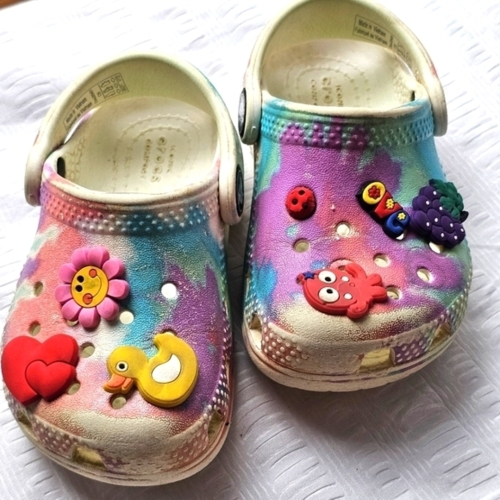 Crocs Tye Dye Child size 6‎ with jibbitz